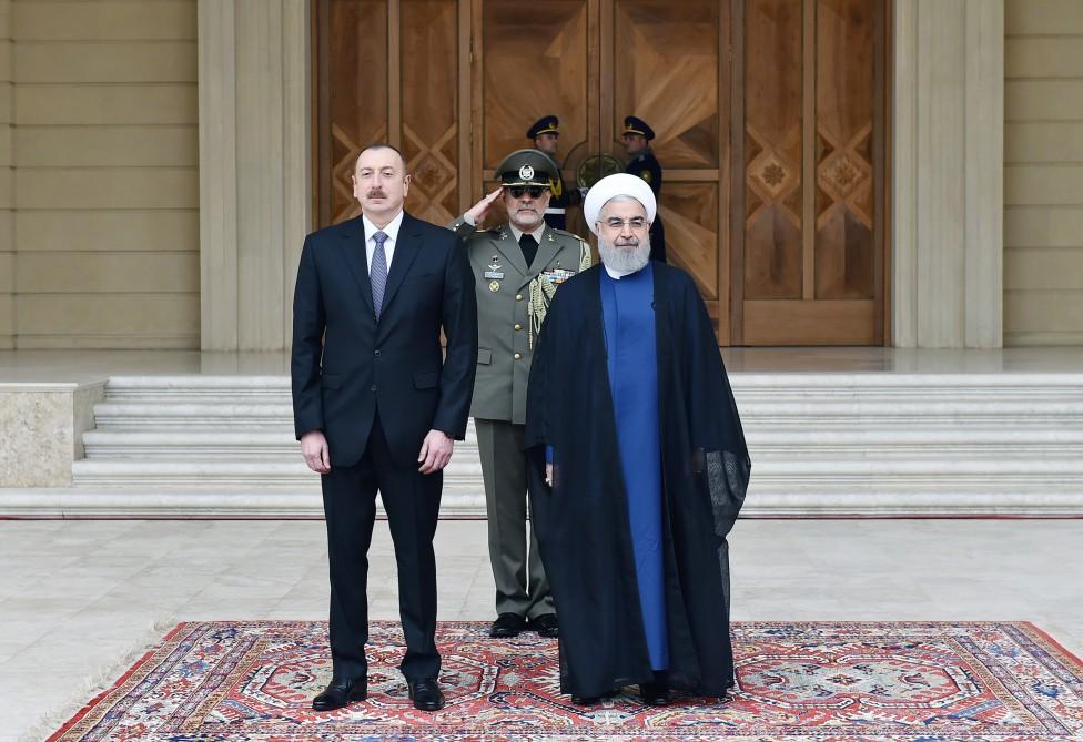 Baku holds official welcome ceremony for Iranian president (PHOTO)