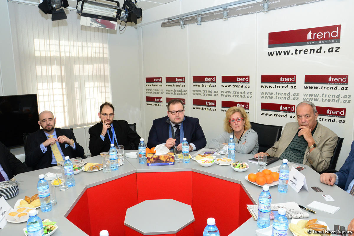 Trend news agency holds meeting with foreign journalists covering presidential election in Azerbaijan (PHOTO)