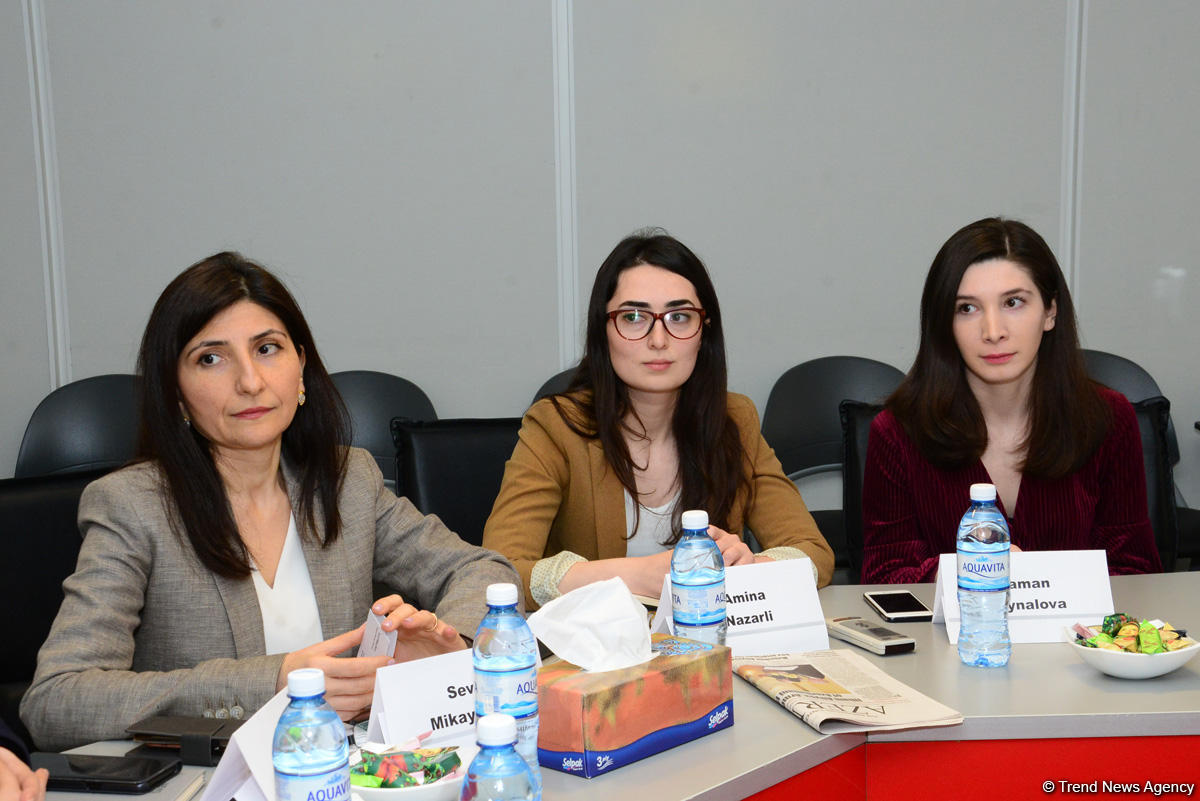 Trend news agency holds meeting with foreign journalists covering presidential election in Azerbaijan (PHOTO)