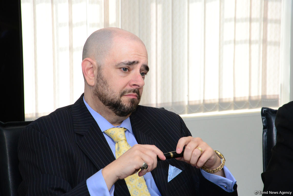 Trend news agency holds meeting with foreign journalists covering presidential election in Azerbaijan (PHOTO)