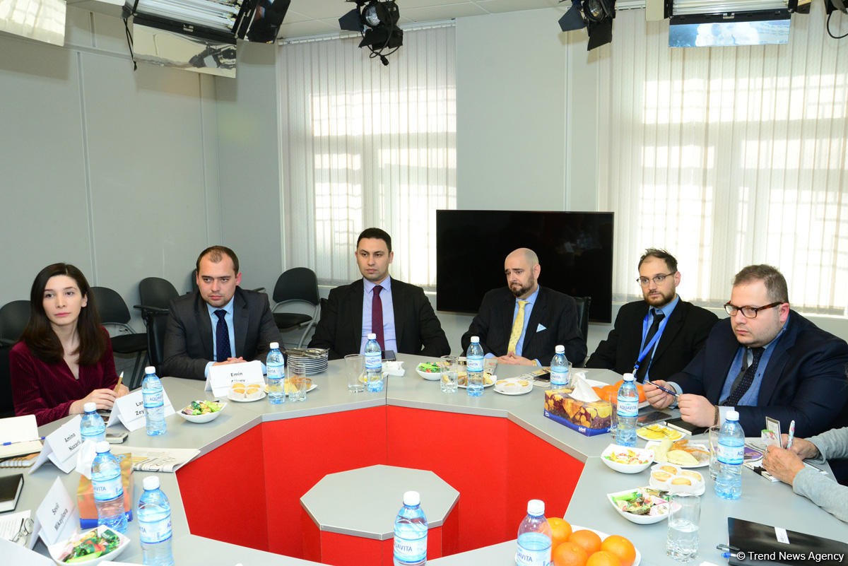 Trend news agency holds meeting with foreign journalists covering presidential election in Azerbaijan (PHOTO)