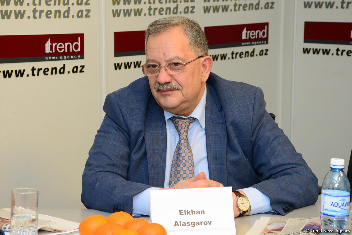 Trend news agency holds meeting with foreign journalists covering presidential election in Azerbaijan (PHOTO)