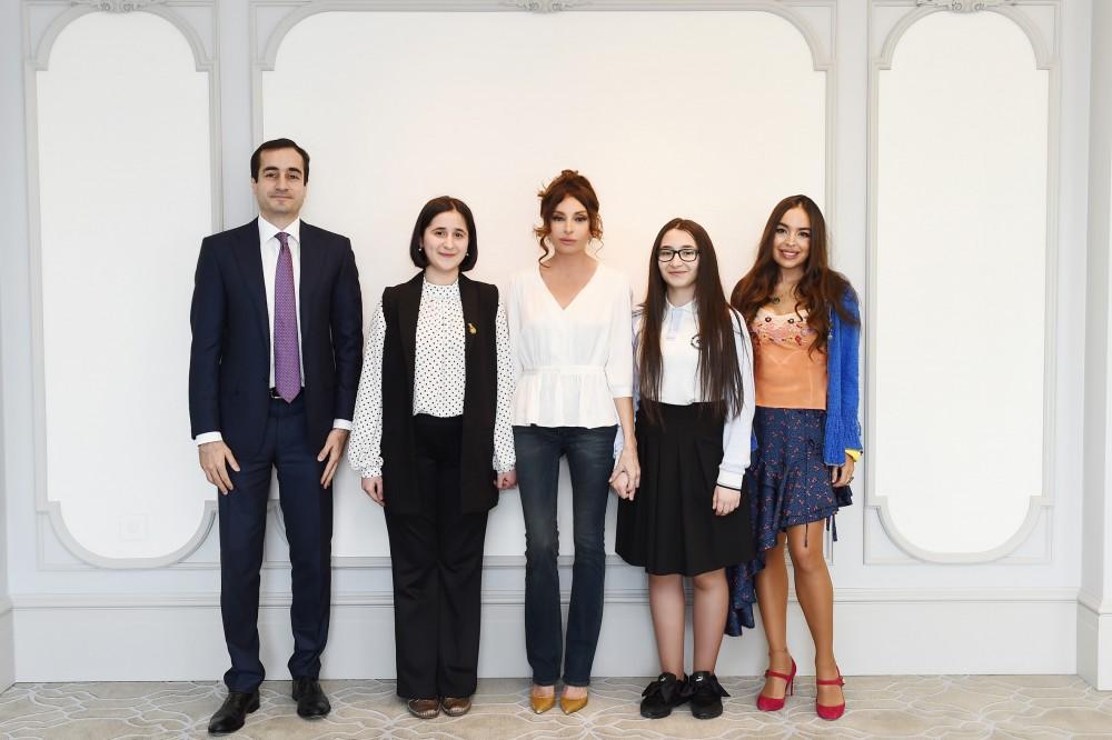 First VP Mehriban Aliyeva meets with young inventors (PHOTO)