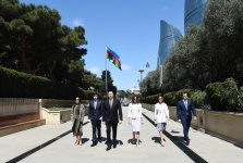President Ilham Aliyev, family members visit grave of National Leader Heydar Aliyev and Alley of Martyrs (PHOTO)