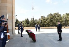 President Ilham Aliyev, family members visit grave of National Leader Heydar Aliyev and Alley of Martyrs (PHOTO)
