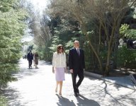 President Ilham Aliyev, family members visit grave of National Leader Heydar Aliyev and Alley of Martyrs (PHOTO)