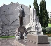President Ilham Aliyev, family members visit grave of National Leader Heydar Aliyev and Alley of Martyrs (PHOTO)
