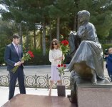 President Ilham Aliyev, family members visit grave of National Leader Heydar Aliyev and Alley of Martyrs (PHOTO)