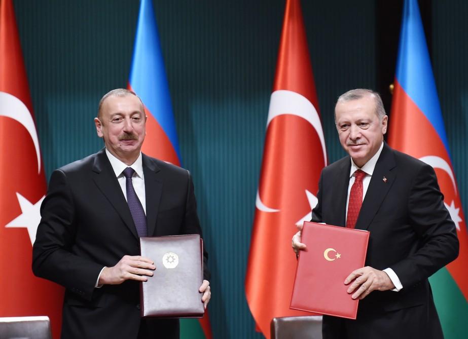 Azerbaijan, Turkey ink six documents (PHOTO)