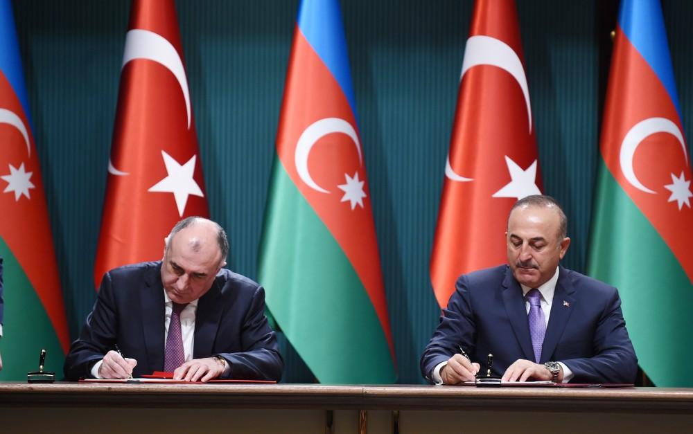 Azerbaijan, Turkey ink six documents (PHOTO)
