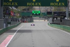 F1 first practice session kicks off in Baku (PHOTO)