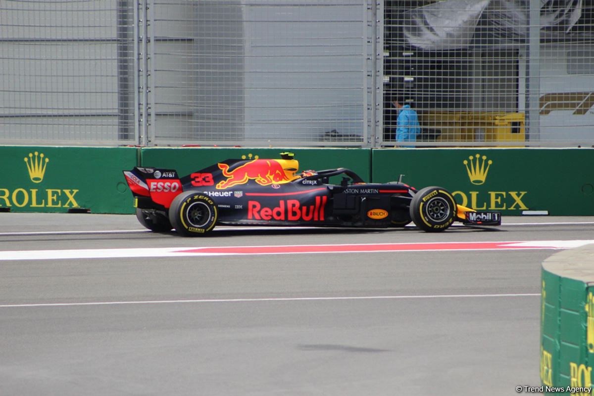 F1 first practice session kicks off in Baku (PHOTO)