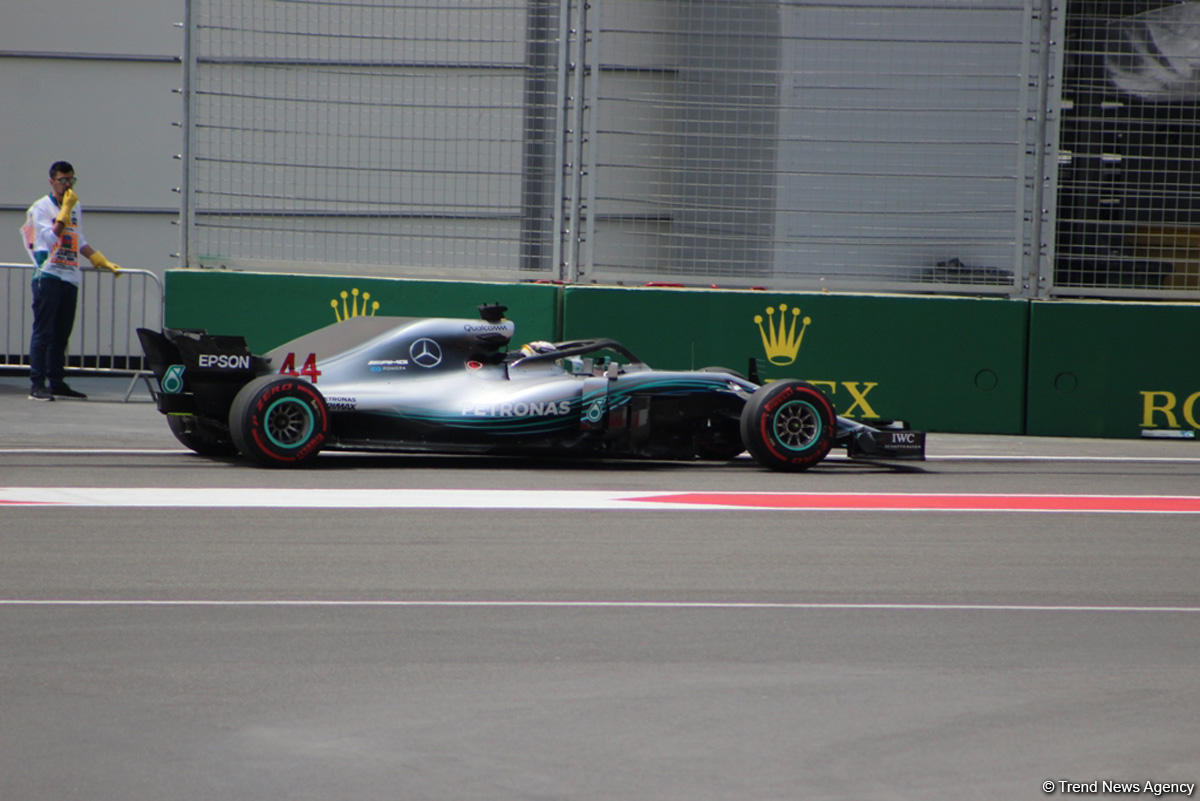 F1 first practice session kicks off in Baku (PHOTO)
