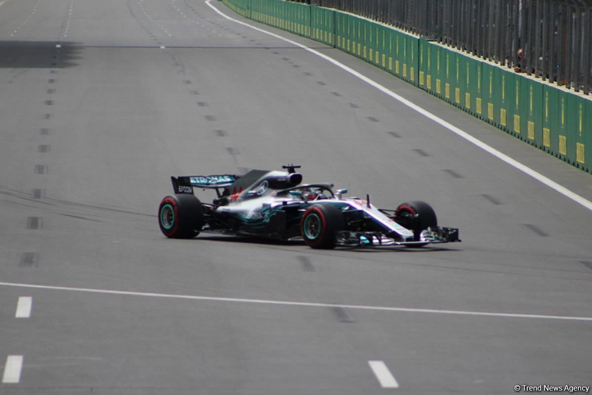 F1 first practice session kicks off in Baku (PHOTO)