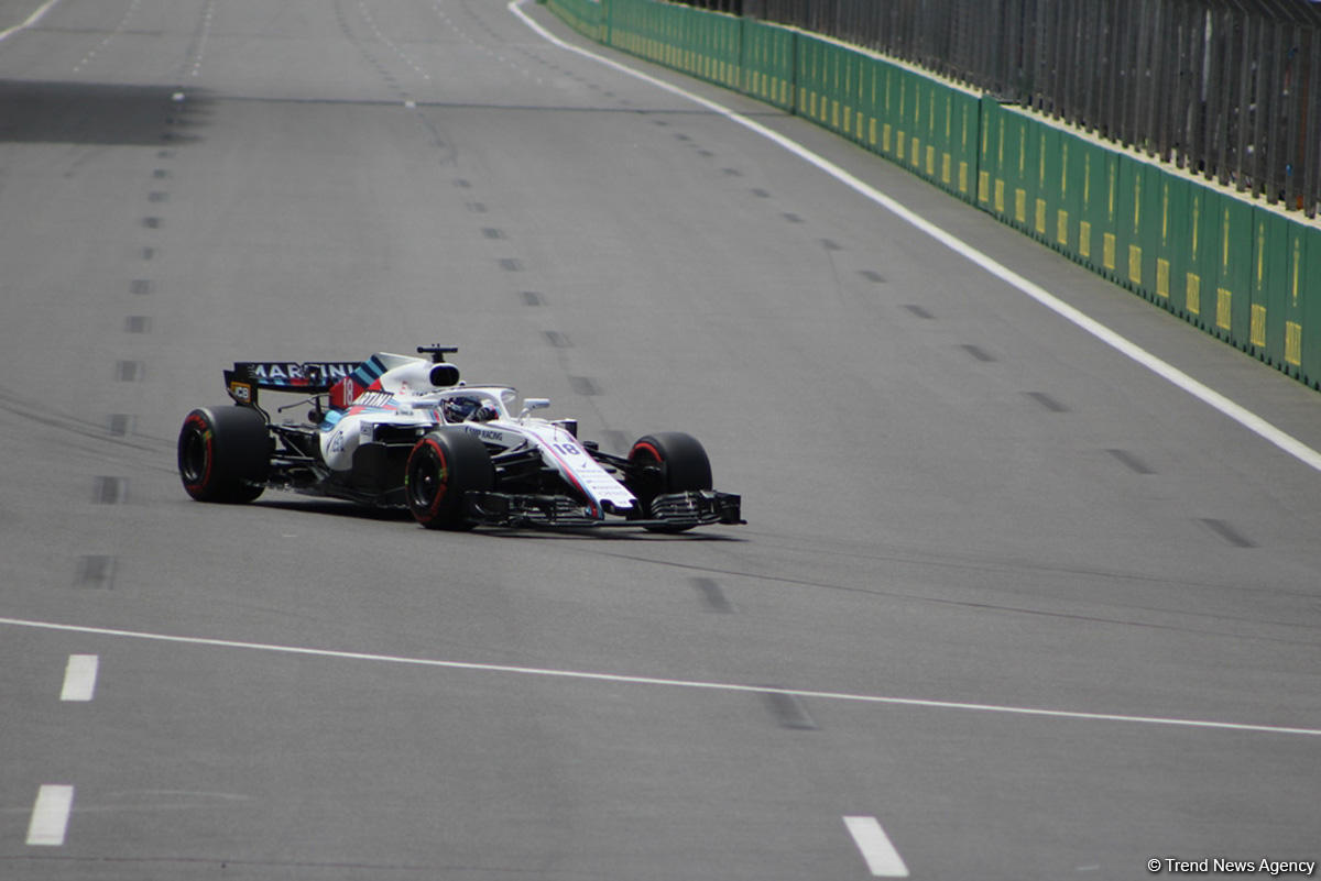 F1 first practice session kicks off in Baku (PHOTO)