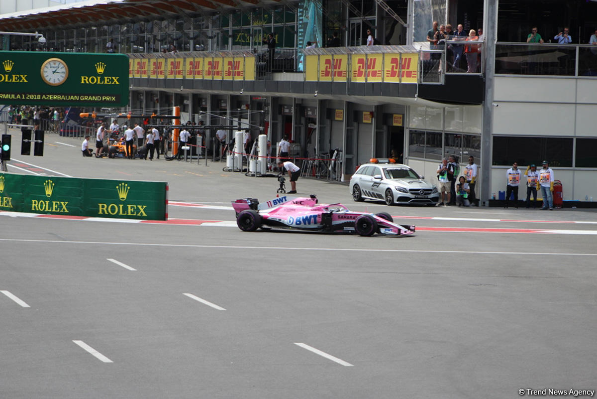 F1 first practice session kicks off in Baku (PHOTO)