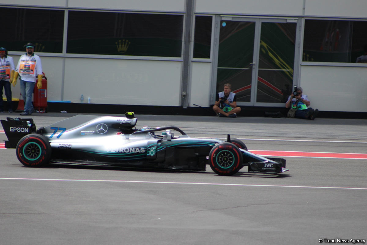 F1 first practice session kicks off in Baku (PHOTO)