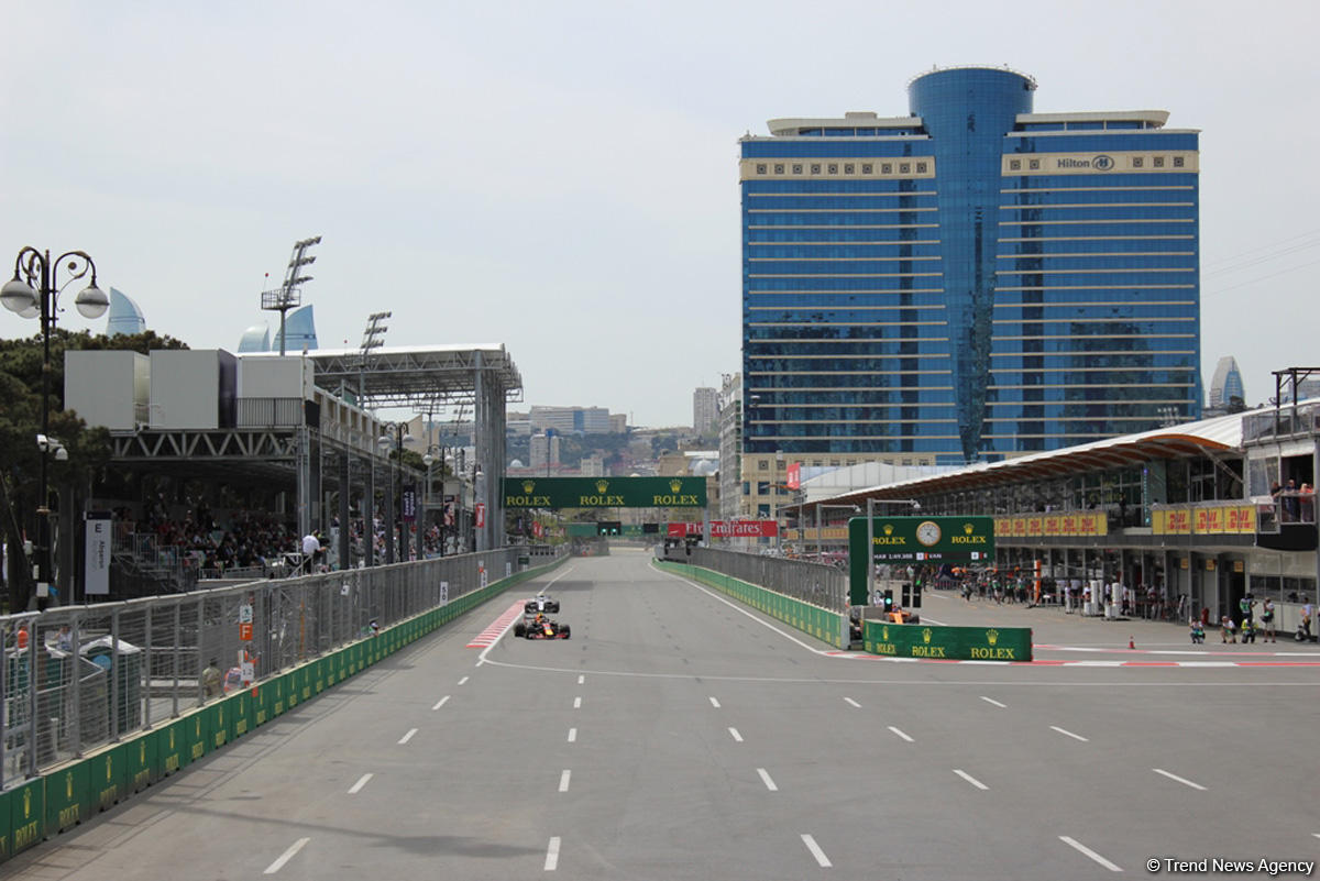 F1 first practice session kicks off in Baku (PHOTO)