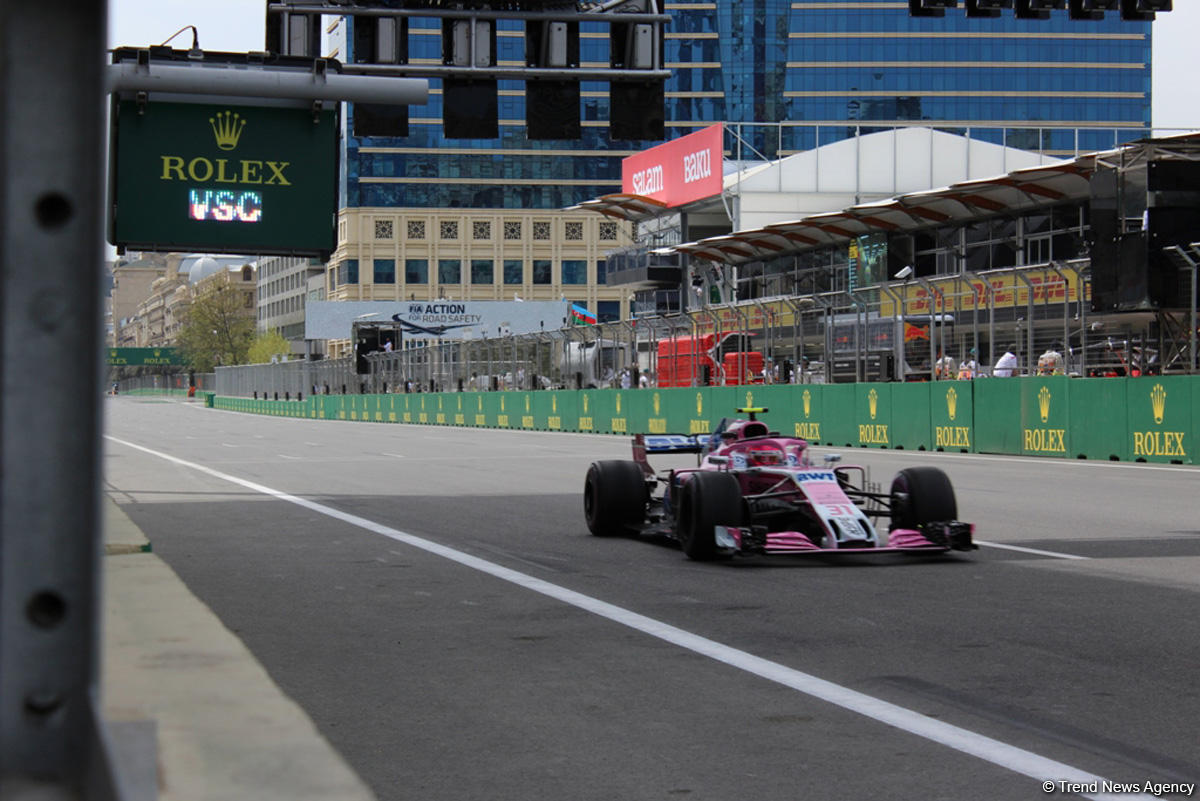 F1 first practice session kicks off in Baku (PHOTO)