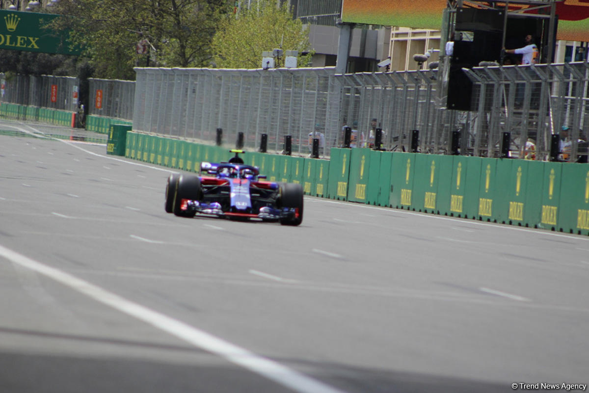 F1 first practice session kicks off in Baku (PHOTO)
