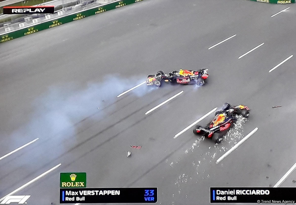 Extraordinary accident in F1 Azerbaijan Grand Prix in Baku (PHOTO)