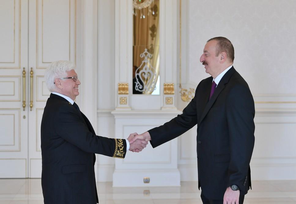 President Ilham Aliyev receives credentials of newly appointed ambassadors (PHOTO)