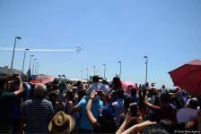 Demonstration flights of Solo Turk and Turkish Stars aircraft above Baku Bay (PHOTO)