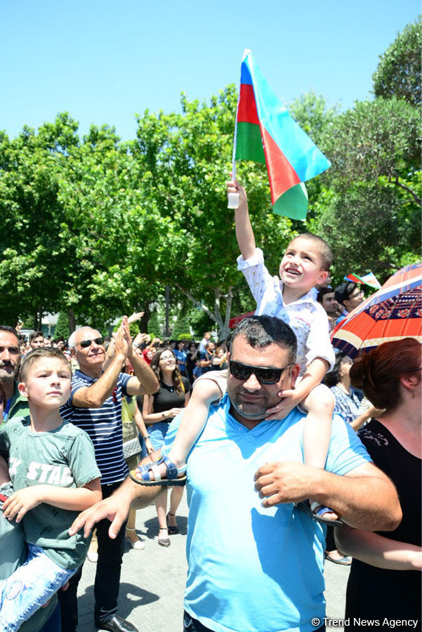 Demonstration flights of Solo Turk and Turkish Stars aircraft above Baku Bay (PHOTO)