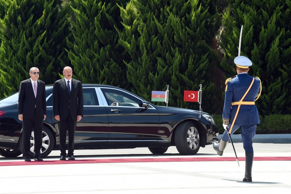 Official welcome ceremony held for Erdogan in Baku (PHOTO)