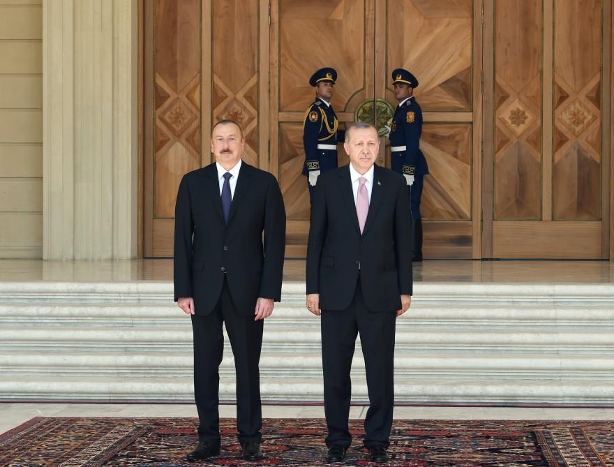 Official welcome ceremony held for Erdogan in Baku (PHOTO)