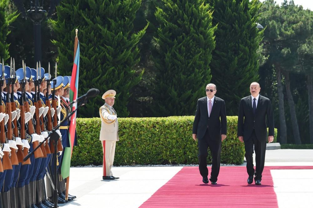 Official welcome ceremony held for Erdogan in Baku (PHOTO)