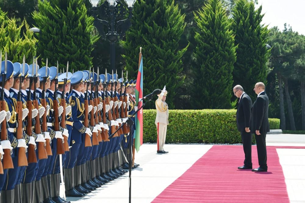 Official welcome ceremony held for Erdogan in Baku (PHOTO)