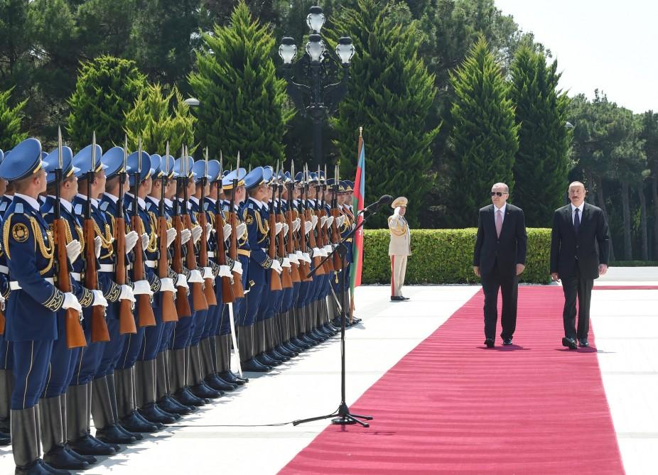 Official welcome ceremony held for Erdogan in Baku (PHOTO)