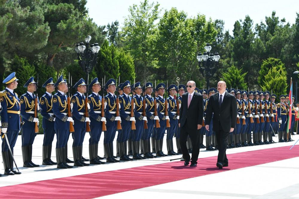 Official welcome ceremony held for Erdogan in Baku (PHOTO)