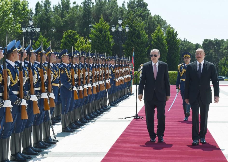 Official welcome ceremony held for Erdogan in Baku (PHOTO)
