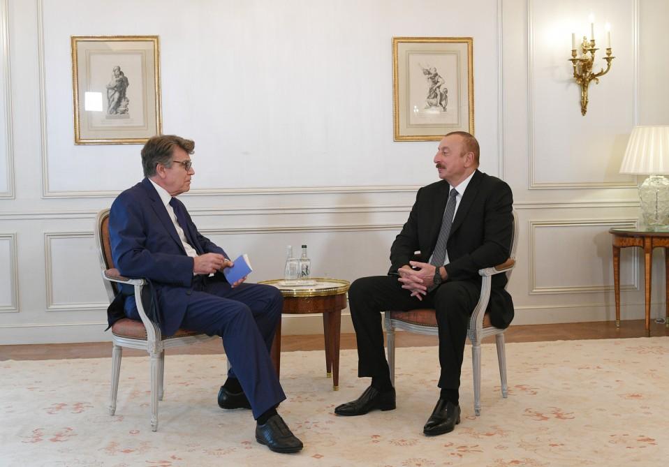 Ilham Aliyev meets executive chairman of Institute for Int’l Relations of France (PHOTO)
