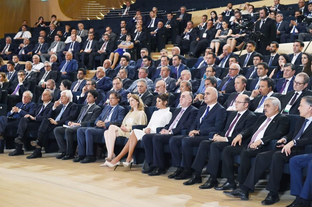 Azerbaijani, Italian presidents attend business forum in Baku (PHOTO)