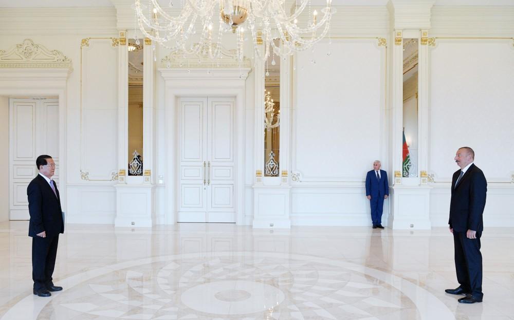 President Aliyev receives credentials of new ambassadors (PHOTO)