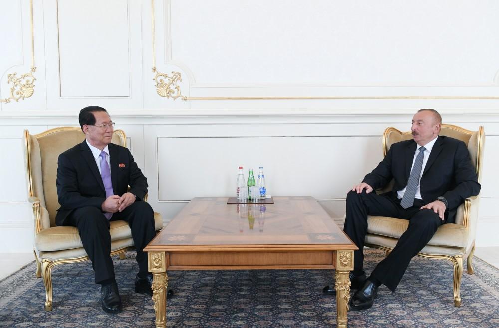President Aliyev receives credentials of new ambassadors (PHOTO)