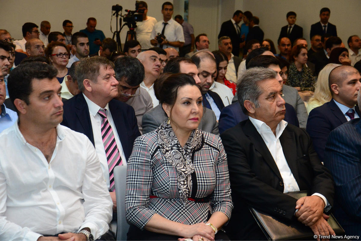 Azerbaijan to open more trading houses abroad (PHOTO)