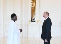 President Aliyev receives credentials of incoming Icelandic ambassador (PHOTO)