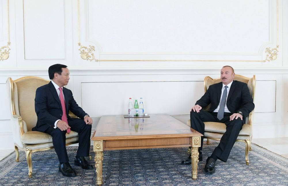 President Aliyev receives credentials of incoming Icelandic ambassador (PHOTO)