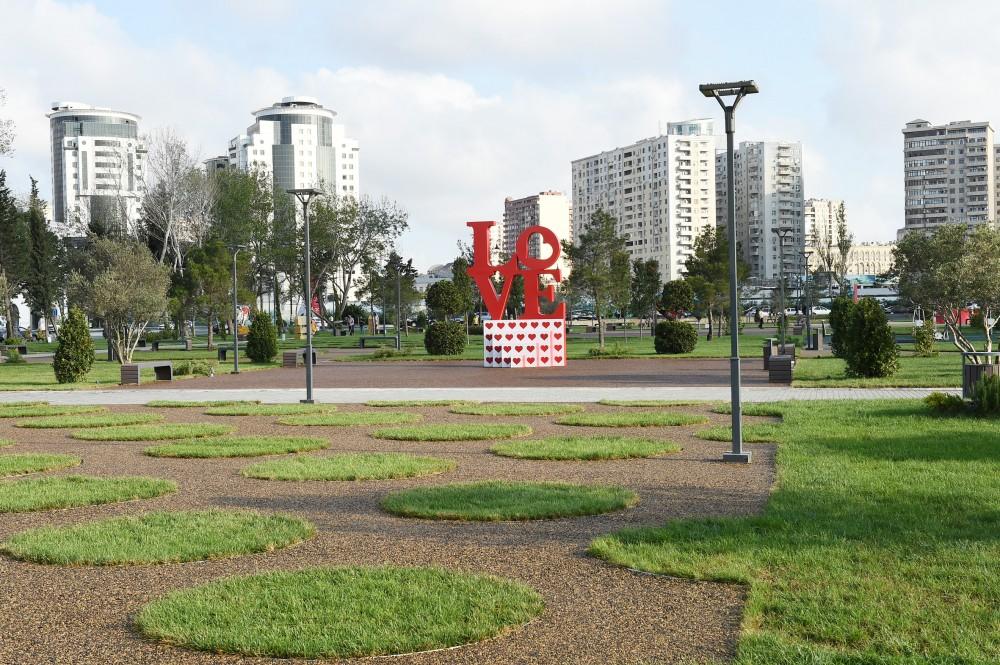 President Aliyev attends opening of sports, amusement park in Khatai district of Baku (PHOTO)