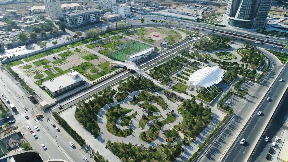 President Aliyev attends opening of sports, amusement park in Khatai district of Baku (PHOTO)