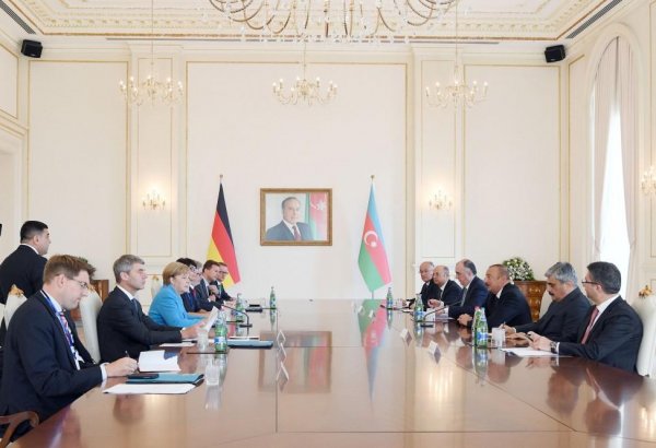 Azerbaijani president, German chancellor hold expanded meeting (PHOTO)