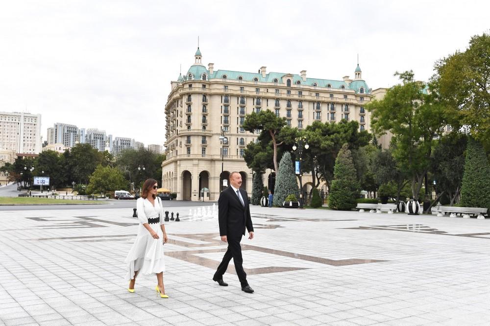 President Ilham Aliyev, first lady Mehriban Aliyeva attend opening of fountain complex in Baku (PHOTO)