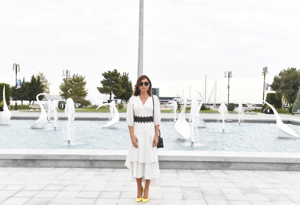 President Ilham Aliyev, first lady Mehriban Aliyeva attend opening of fountain complex in Baku (PHOTO)