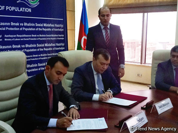 Azerbaijan’s labor ministry, state agency ink co-op memo (PHOTO)