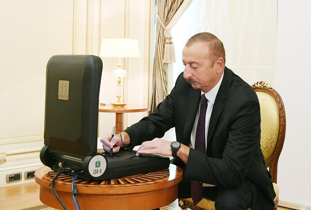 New generation biometric ID presented to President Aliyev (PHOTO)