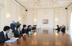 President Ilham Aliyev receives delegation led by Japanese FM Taro Kono (PHOTO)